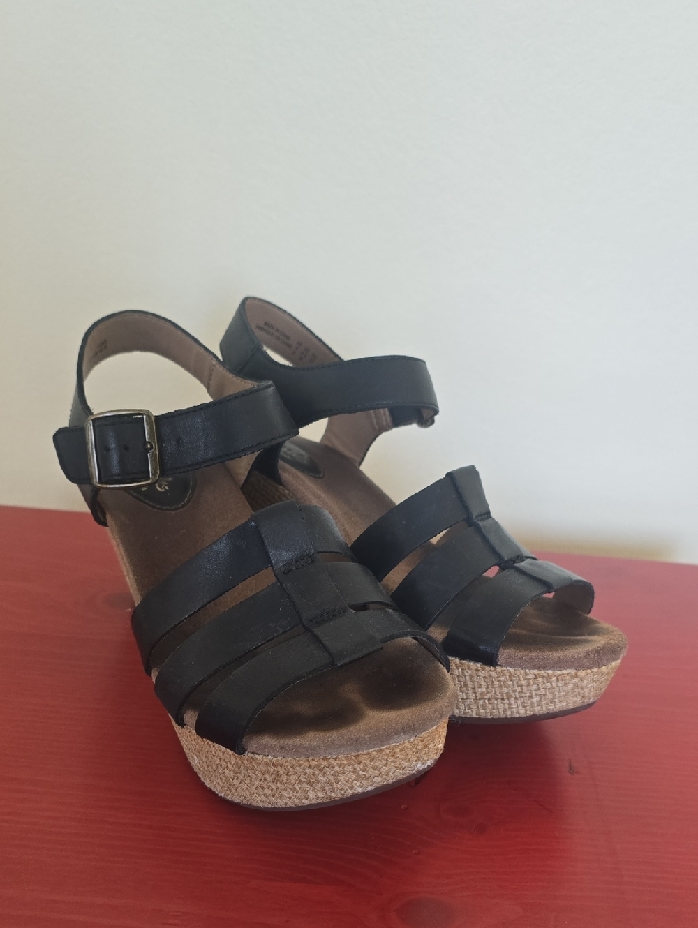 Clarks Ledella Trail & Caslynn Harp Black Strappy Sandals with Buckle - Picture 12 of 15